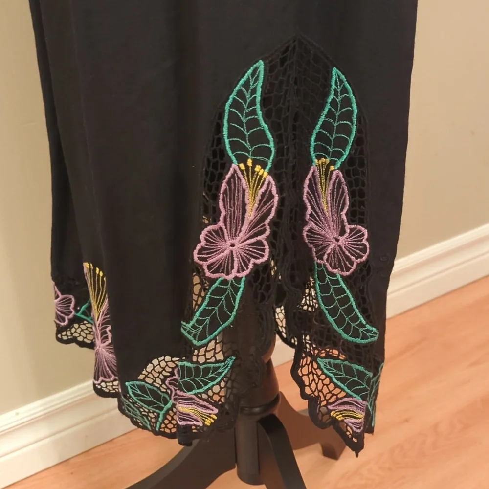 RARE VINTAGE Bali Crochet Cutwork Dress in Black - Picture 4 of 5